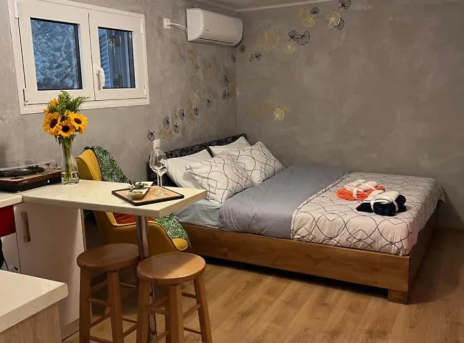 Cozy Tiny Apartment In The Heart Of Plaka